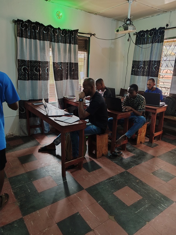 Evidex Academy instructor teaching
